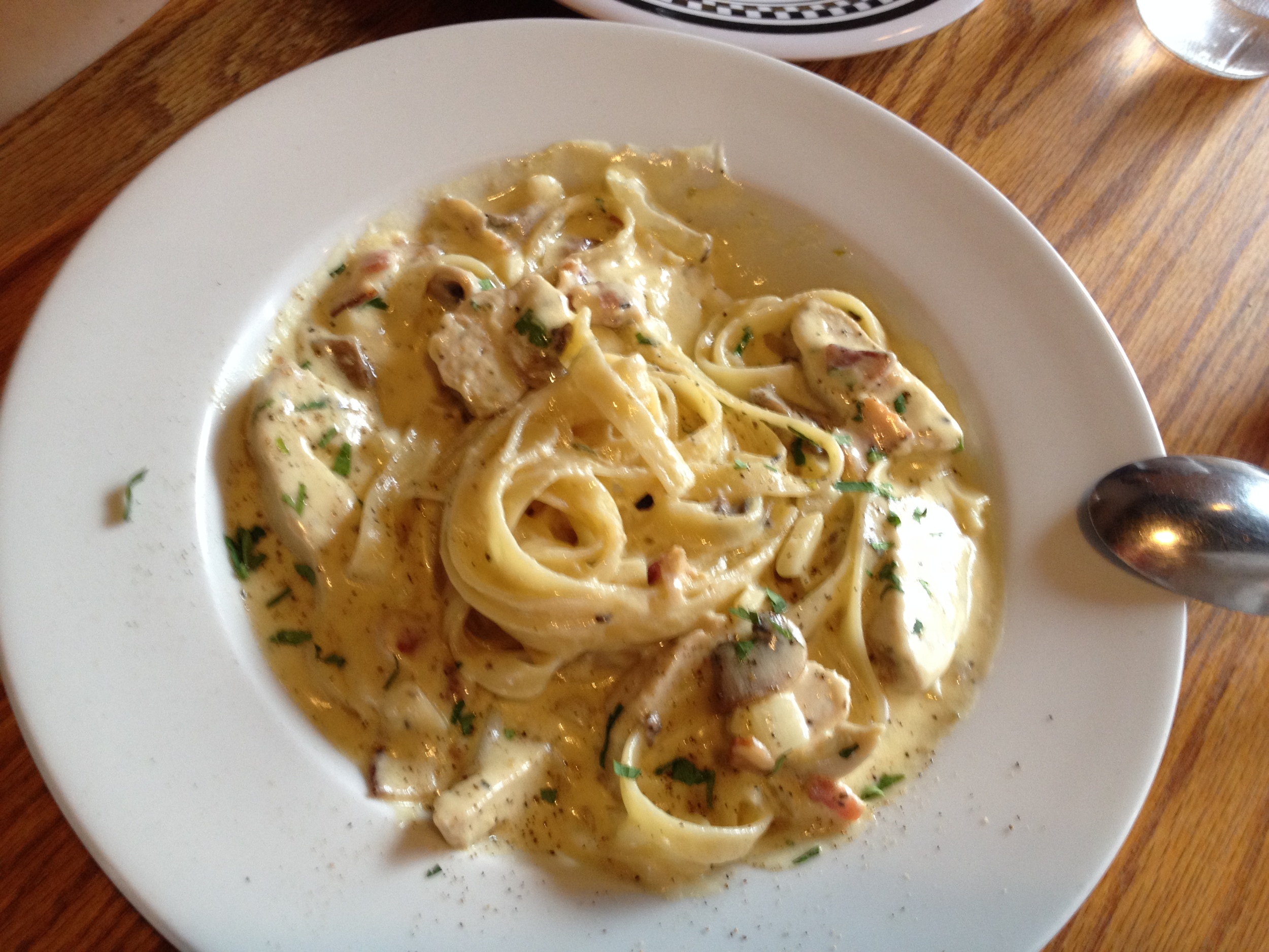 Carbonara Chicken: "Roast chicken breast, bacon, Romano cheese, white wine, cream sauce, fettuccini." 15 500won. American Italian style pasta. Very creamy and cheesy Alfredo like sauce. It was tasty, but too heavy to eat a whole dish of this one your own. Was generous with the pieces of chicken breast in it. Good to share. If you are craving some authentic Italian home-style cooked pasta with all ingredients made from scratch at amazing prices, check out Il Gattino HERE! 