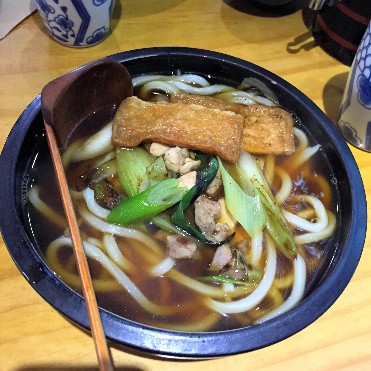 지도리우동 (Jidoree Udong) - Chicken Topping with Udong Noodles. See the brown pieces at the top? You can add on menu item so I added the 유부 (YooBoo) which is seasoned fried tofu curd to my soup. It was only 1500won to add. 