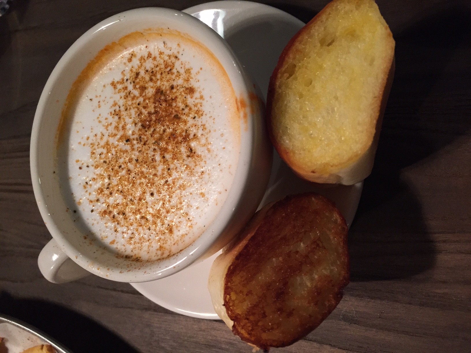 New item - "Lobster Cappuccino: lobster bisque, lobster meat served with bread.' 7000won. Presentation was great and it came out looking exactly like a cappuccino would with two small pieces of buttery toasted soft bread. The bread was also super soft, nicely toasted and buttered and although I normally don't like to fill up on the bread, this bread was so good it was gone in a second! 