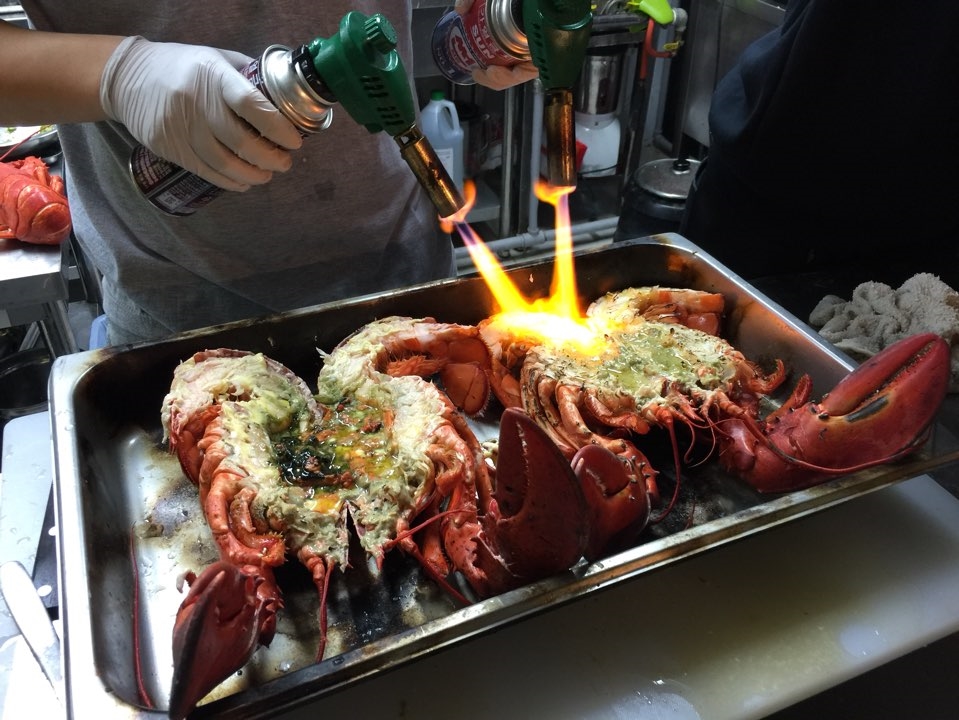 The boys in the kitchen firing up the grilled lobsters!!! It's art I tell you - beautiful!!!
