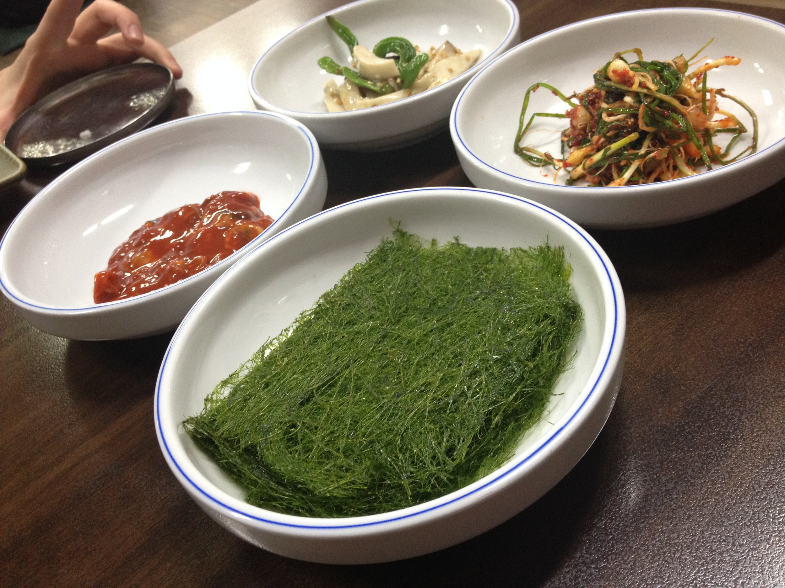 Another feature of the meal at this place is their special seaweed. It is a version of 파래김 (Pa-reh-gim), which is a type of seaweed prepared in a certain way. 