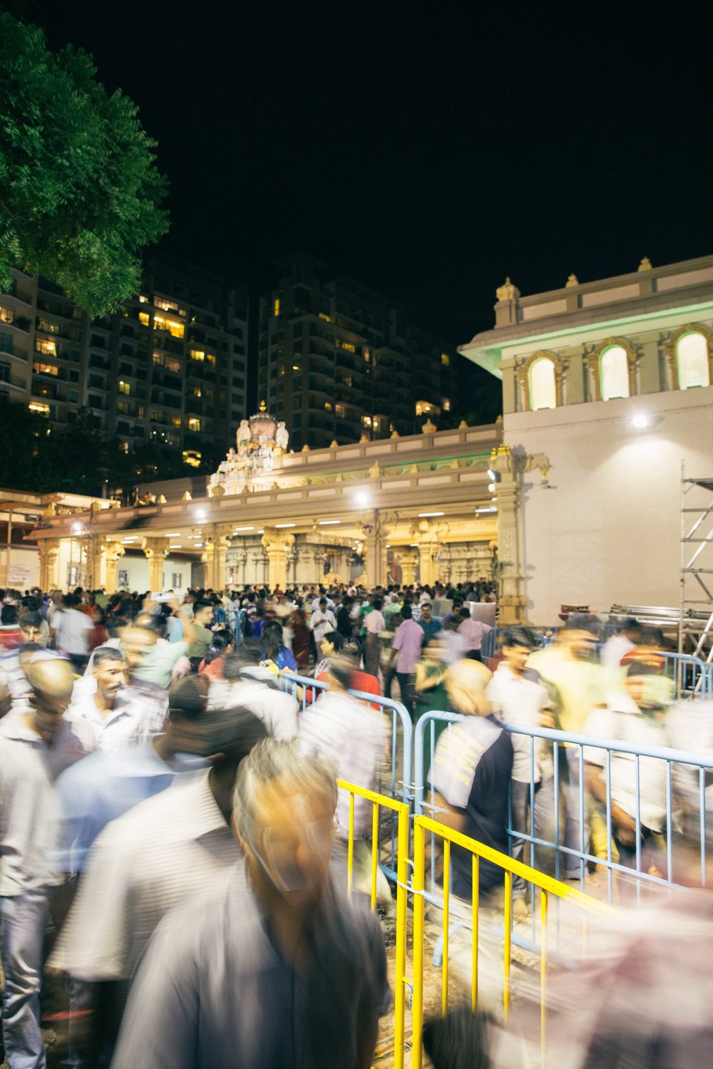  Devotees entering and exiting the temple. 