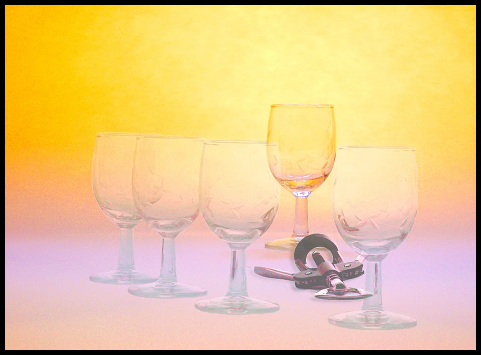 04-4glasses_opener_pink_1902.jpg