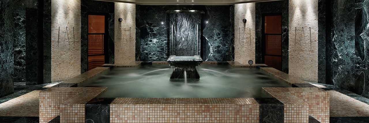 パークハイアット東京「クラブ オン ザ パーク」( http://tokyo.park.hyatt.jp/ja/hotel/activities/hotel-activities/spa.html )