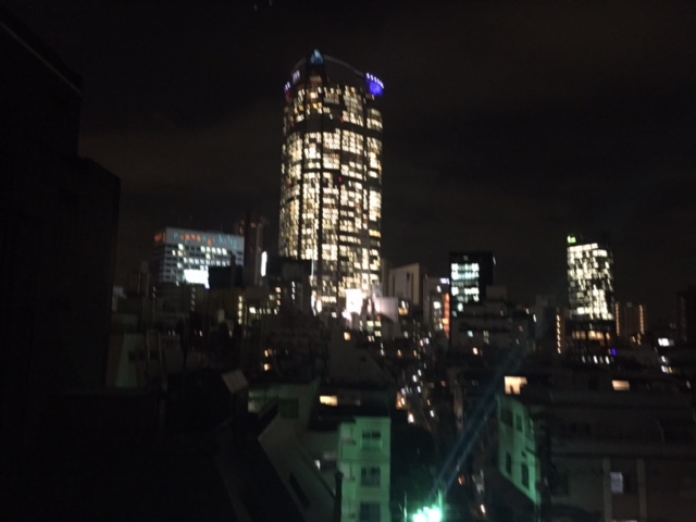 まだたくさん電気が点いてますね!