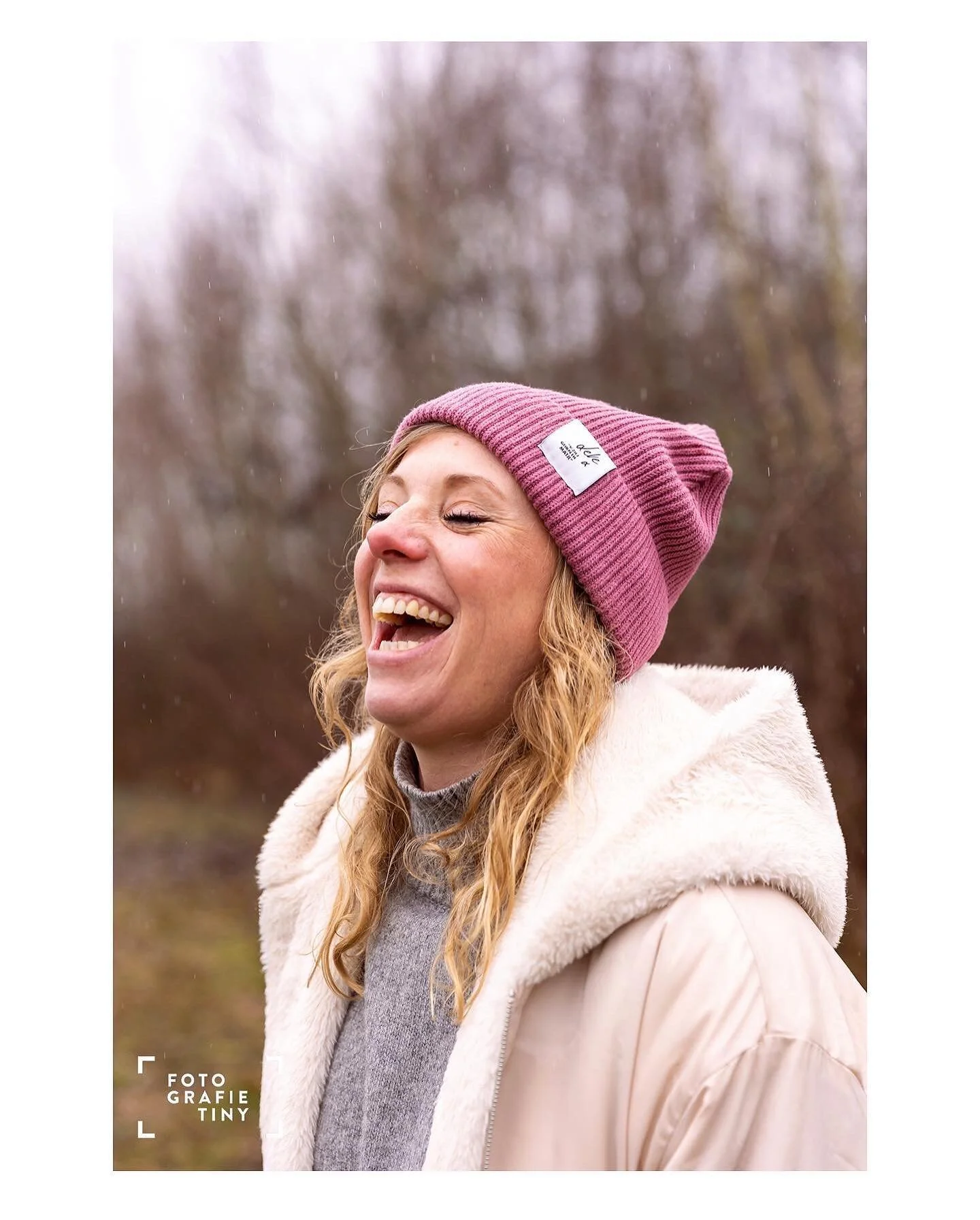 SWIPE - Weer een prachtige collectie ❤️ Save the date ! ⚡️te koop vanaf 01/01/2022 -  17u00 ten voordele van zelfmoordpreventie @letevzw  #letevzw#mutsen#branding#merk#goededoel#zelfmoordpreventie#brandingshoot#colours#