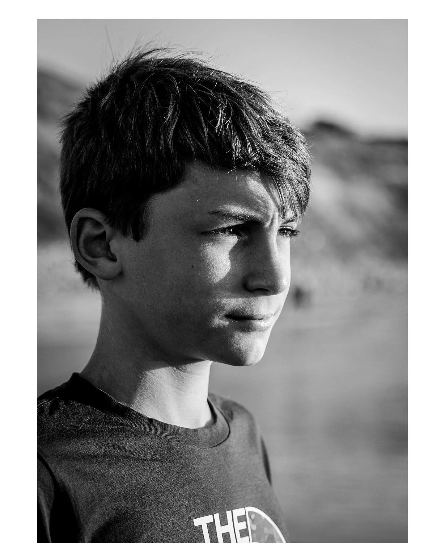 Voor deze foto&rsquo;s alleen al ben ik blij dat ik mijn camera mee had . Eindelijk nog is op foto 🙌#family#myboy#tiener#familiefotografie#portret#