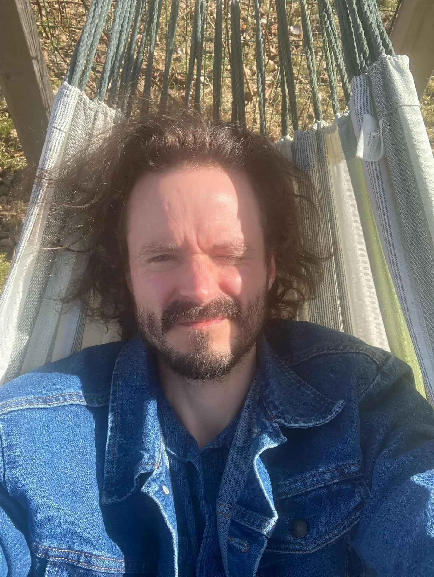 &rdquo;V&aring;ren ligger &ouml;de&rdquo; skriver Transtr&ouml;mer. F&ouml;r mig i April &auml;r det mer hj&auml;rnan som ligger &ouml;de. Fyra timmar fyrtiofem minuters musik har jag komponerat sedan januari 25 och merparten sedan oktober. Nu har ja