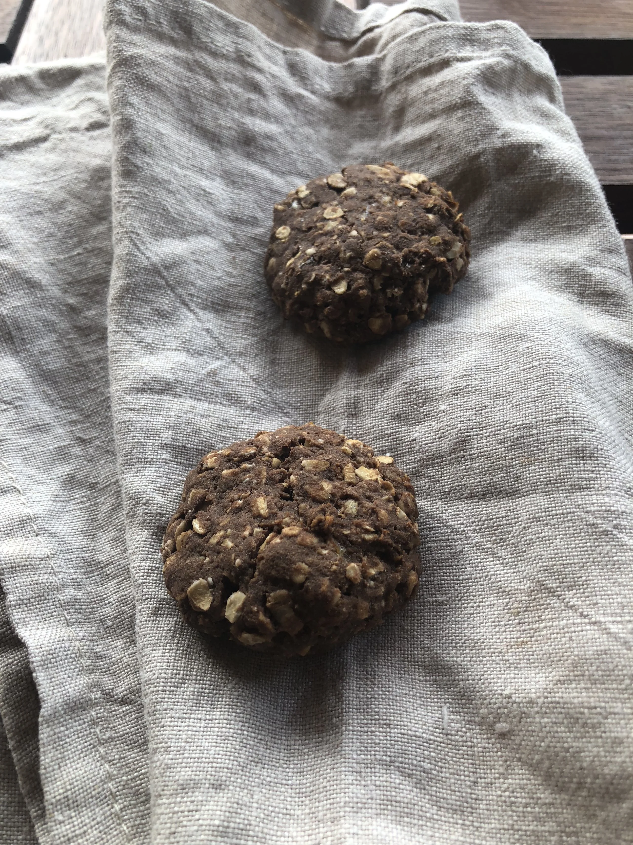 The Zen of Empty Space + Banana-Oat-Cacao Cookies (GF)