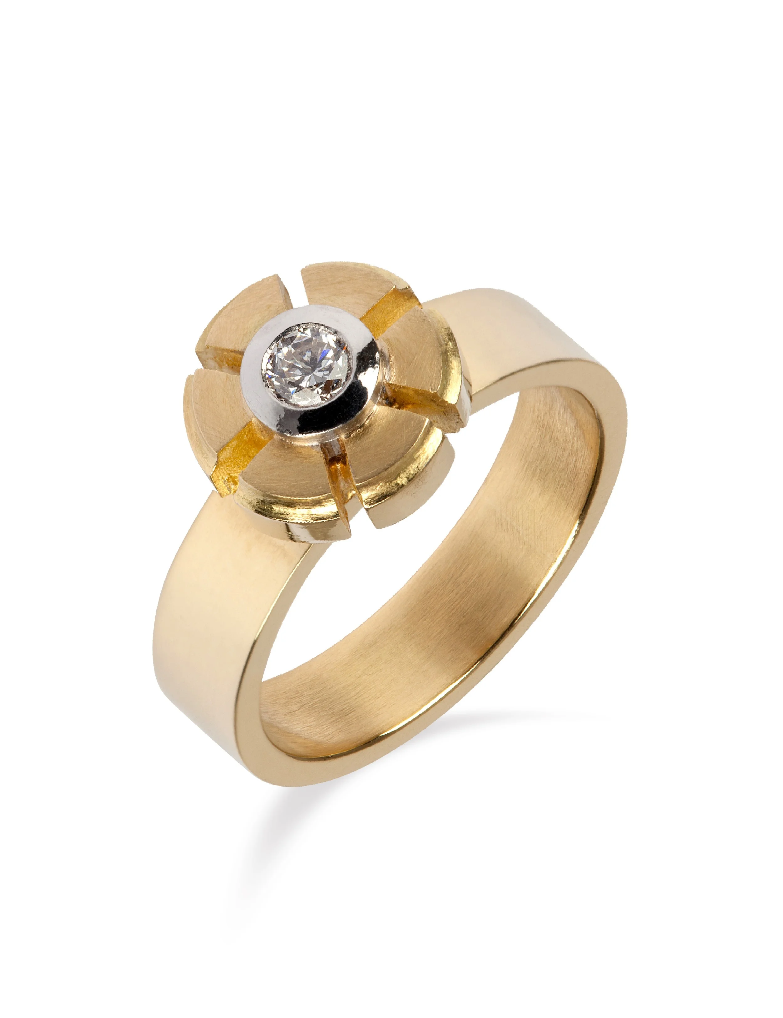 18ct yellow gold ring with brilliant cut diamond