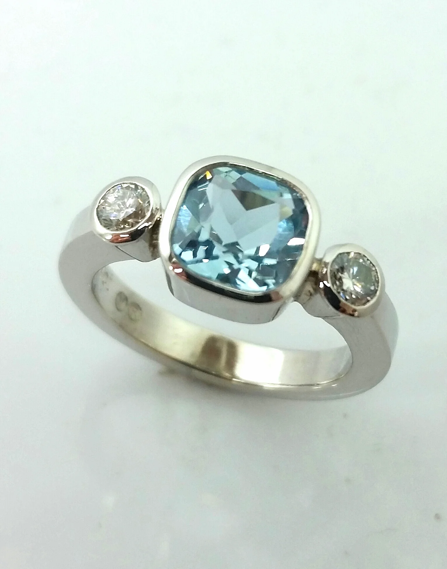 Beautiful quality Aquamarine & Diamond white gold engagement ring