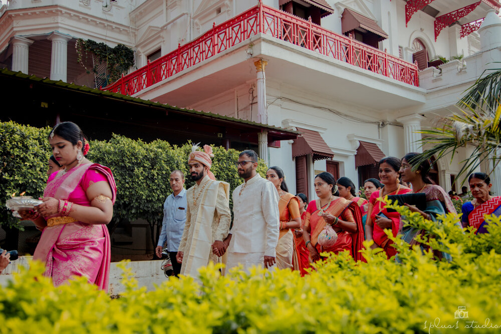 Vinisha Arjun Jayamahal Palace Bangalore wedding74.jpg