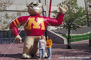 Inflatable Goldie the Gopher Mascot (UMinn).jpg
