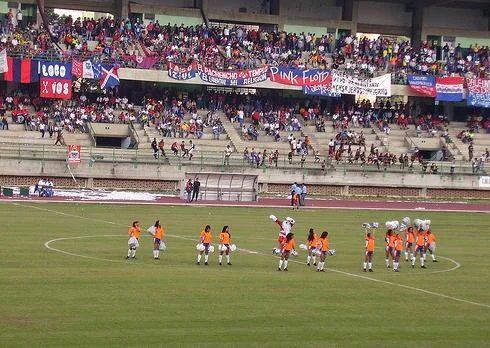 Caracas FC Entertainment (Santa and Dancers).JPG