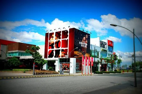 Nike Store - Lomo.JPG