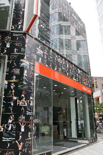 Niketown Building - Faces - Tokyo2.jpg