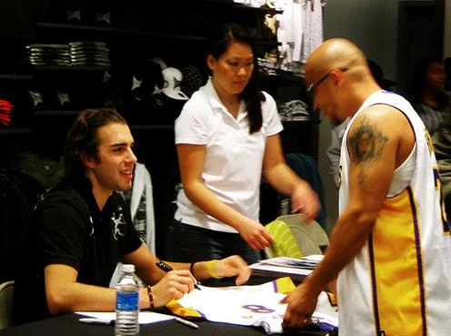 Sasha Vujacic Appearance at Foot Locker.JPG