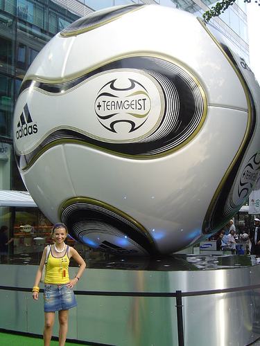 Adidas Teimgeist Ball - World Cup 06.jpg