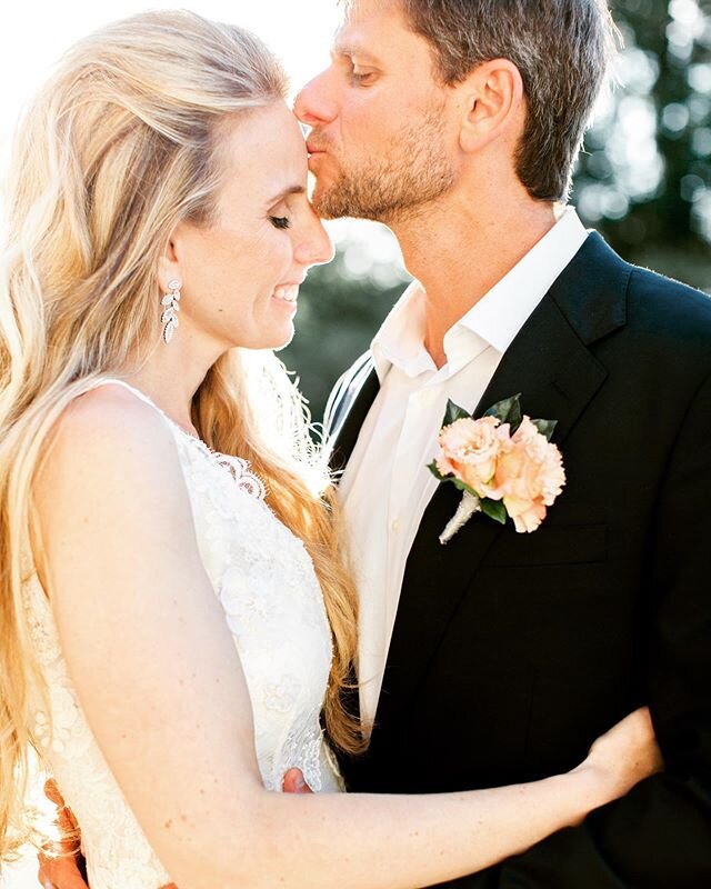 Wow June, you have handed us some amazing couples. Wishing a very happy #3years to these two. #anniversary #smecouple #homewedding 📷 @abbygracephoto #junebride @rgrunfeld