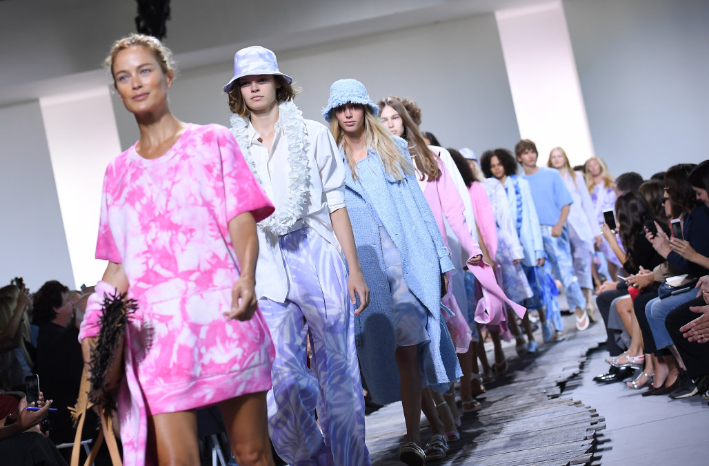 http---o.aolcdn.com-hss-storage-midas-81a80e3dd47ab63428a90420572cea9f-205664780-models-walk-the-runway-for-the-michael-kors-collection-spring-2018-picture-id846497262.jpeg