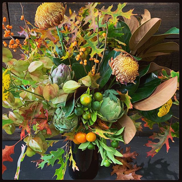 Fall is here! #urbanbotanicasf #fallcolors #corporateflowers @credorestaurant  #sf #fallflowers