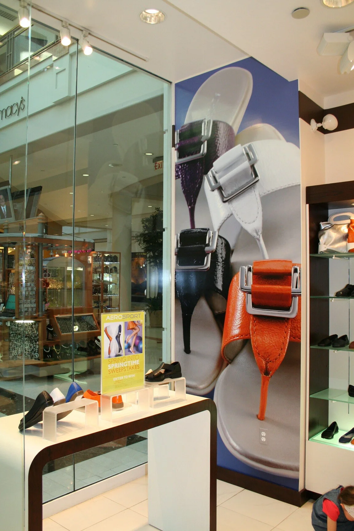 Store Signage – Aerosoles