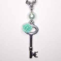 MINT ROSE KEY PEARL NECKLACE