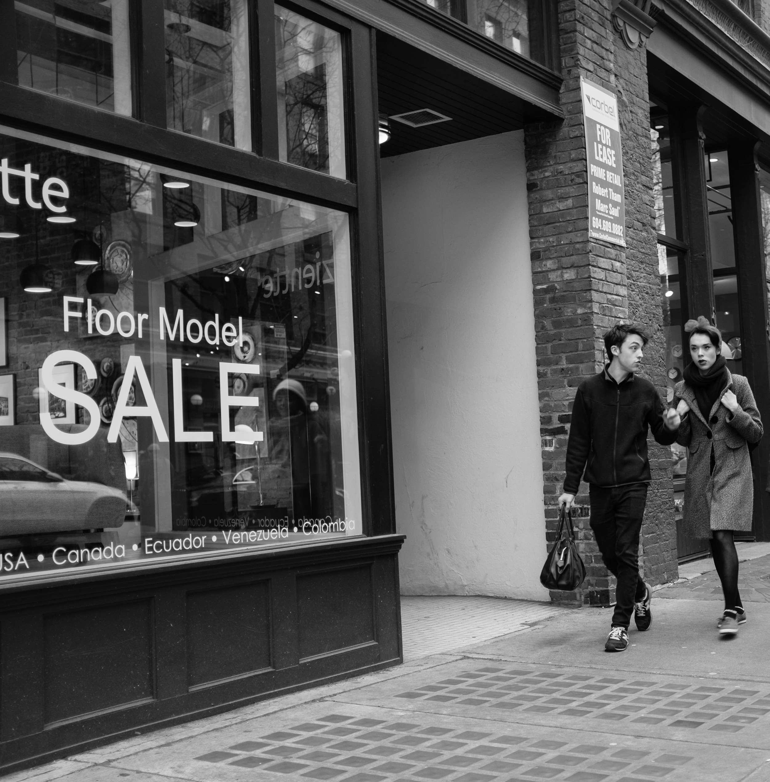  Young couple Gastown, Vancouver Fuji X100T 3.16 