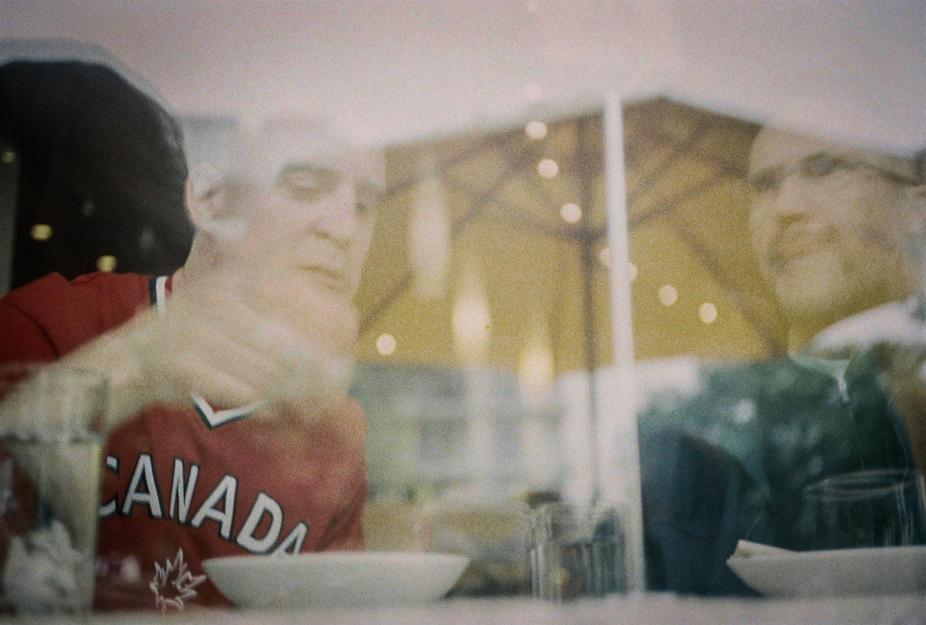  Men eating lunch in window Vancouver Rollei FX35 Fujicolor 400 film 7.16 