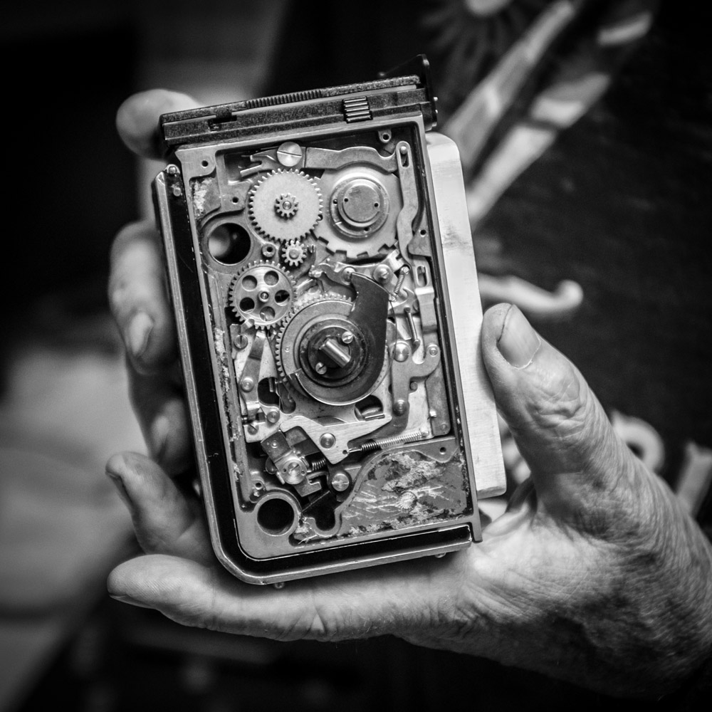   The inner workings of the Rolleiflex camera are an engineering marvel. No wires or integrated circuits here. Just precision mechanics.    Fuji X100T 9.16     