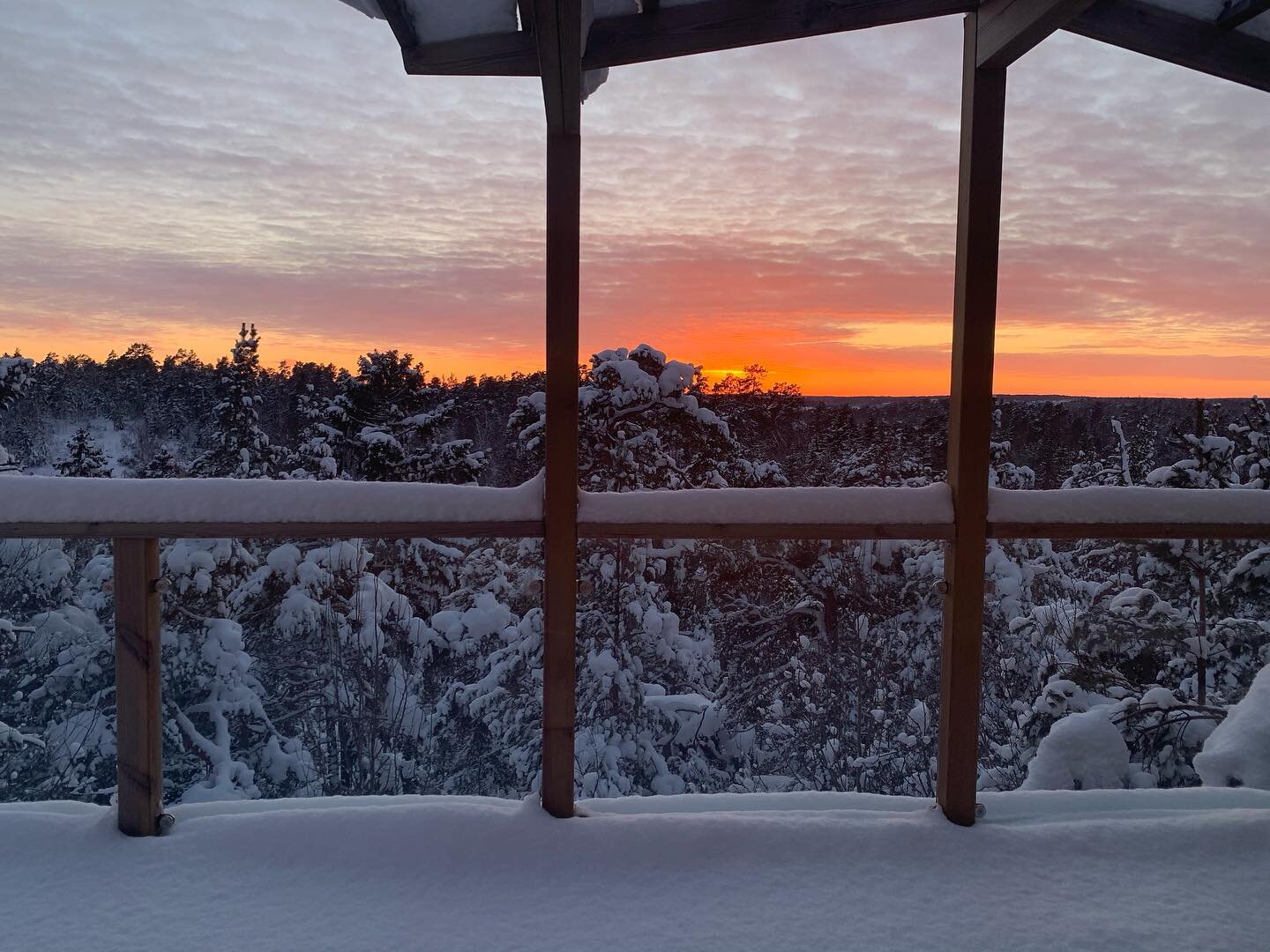 No FX. 🌅 #podcast #naturalbornalchemist #freedomisinthemind #nature #winter #view #porch #snow #sunset #winterlandscape