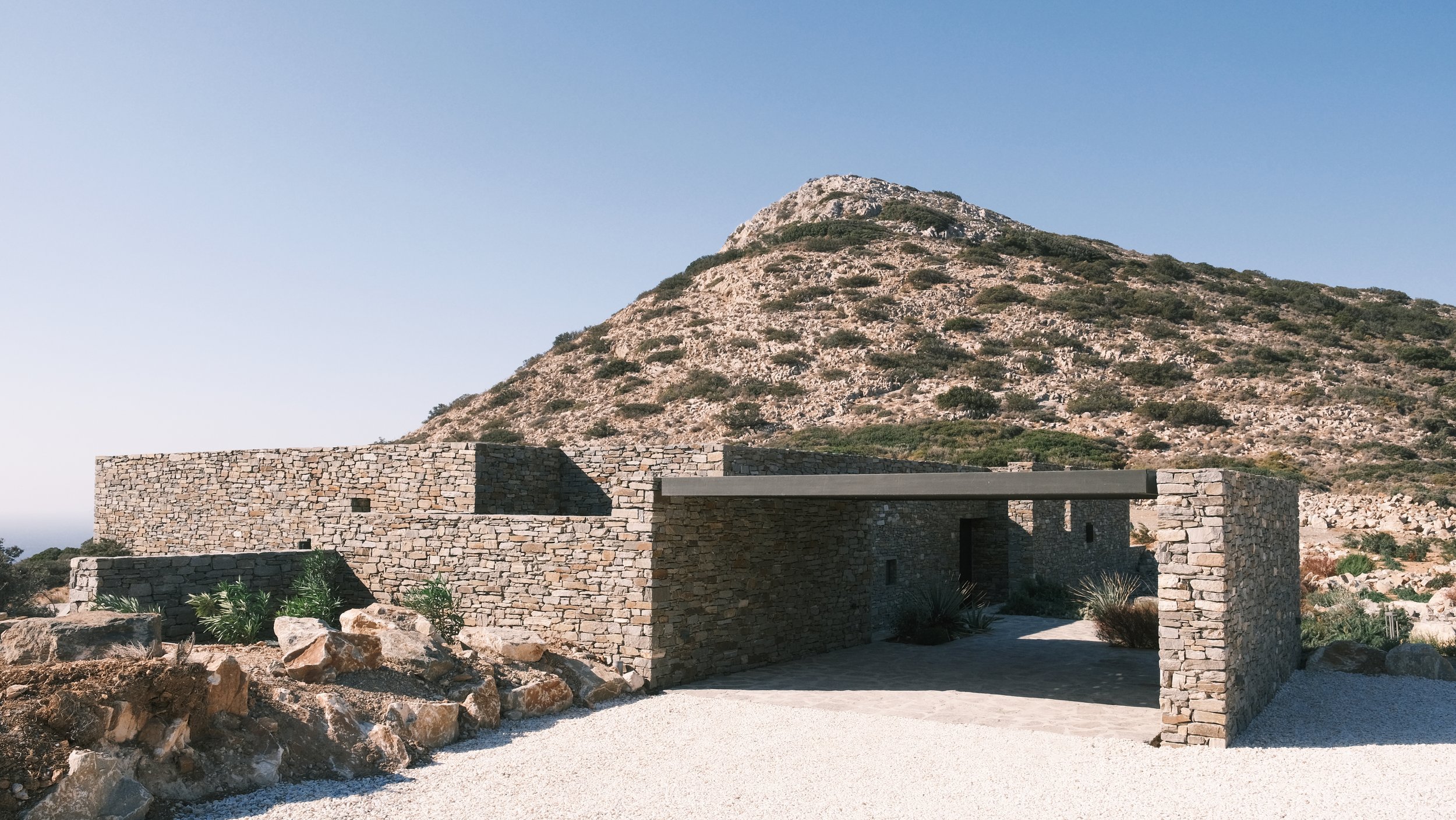 The design involves a one storey ground floor house in different volumes and levels. It is made to cater for the artist owner and family as well as guest friends. The inner semi covered court and enclosed gardens are protected from the winds and cre