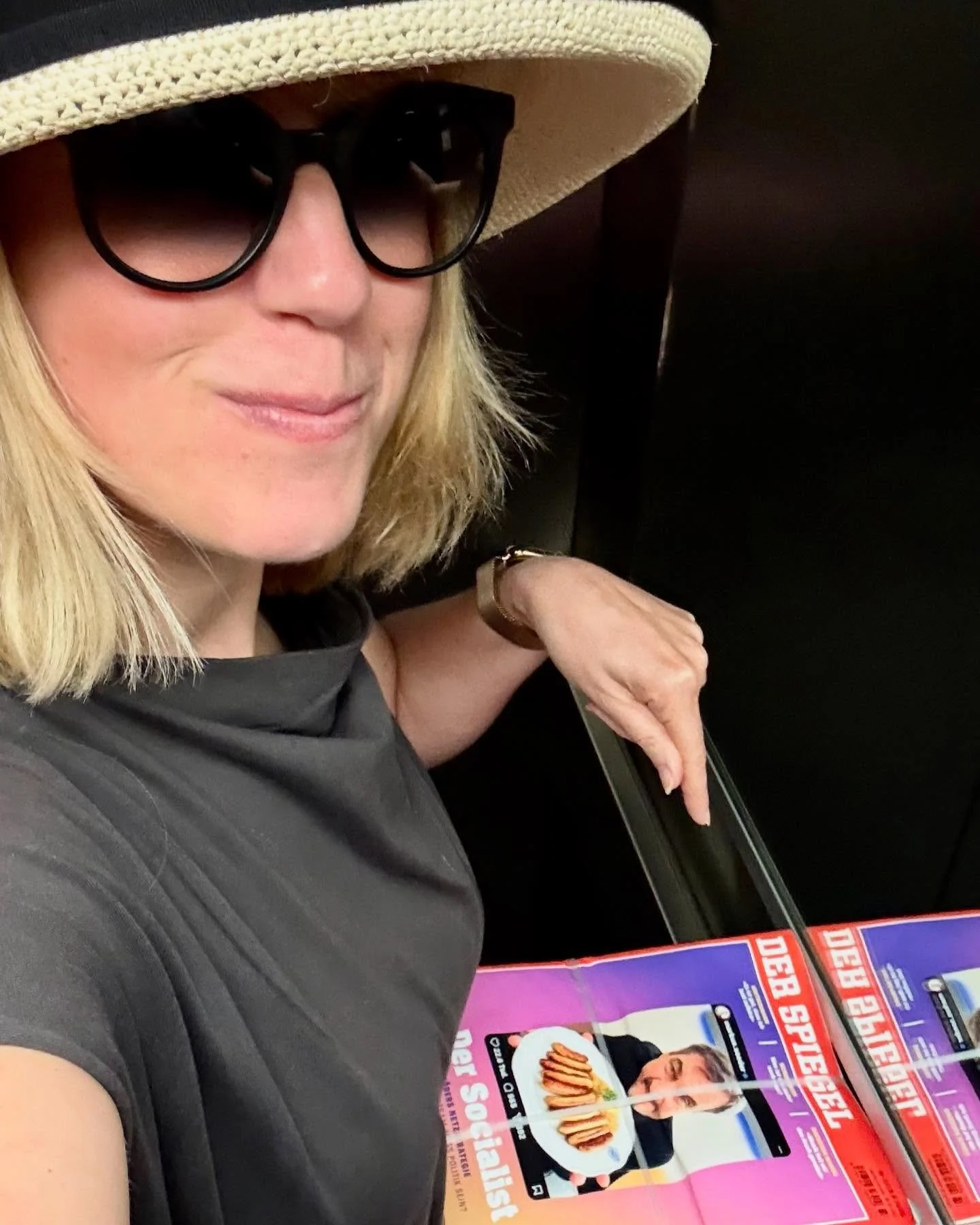 Letzte Aktion vor dem Urlaub✨.

Briefkasten leeren und die frisch gedruckte Ware ins B&uuml;ro bringen.