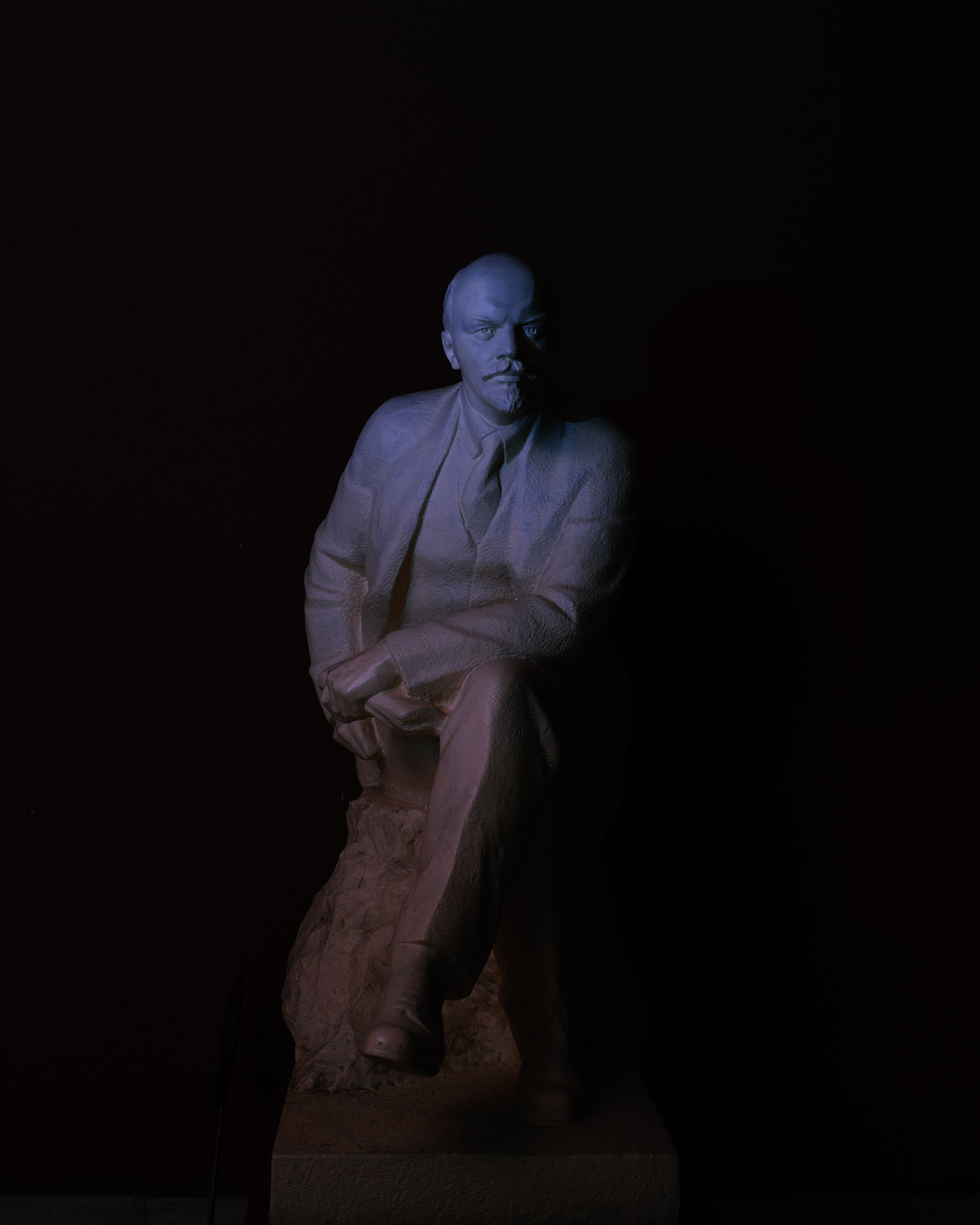 Lenin's Statue at "RGASPI" - Moscow. ©Davide Monteleone.
