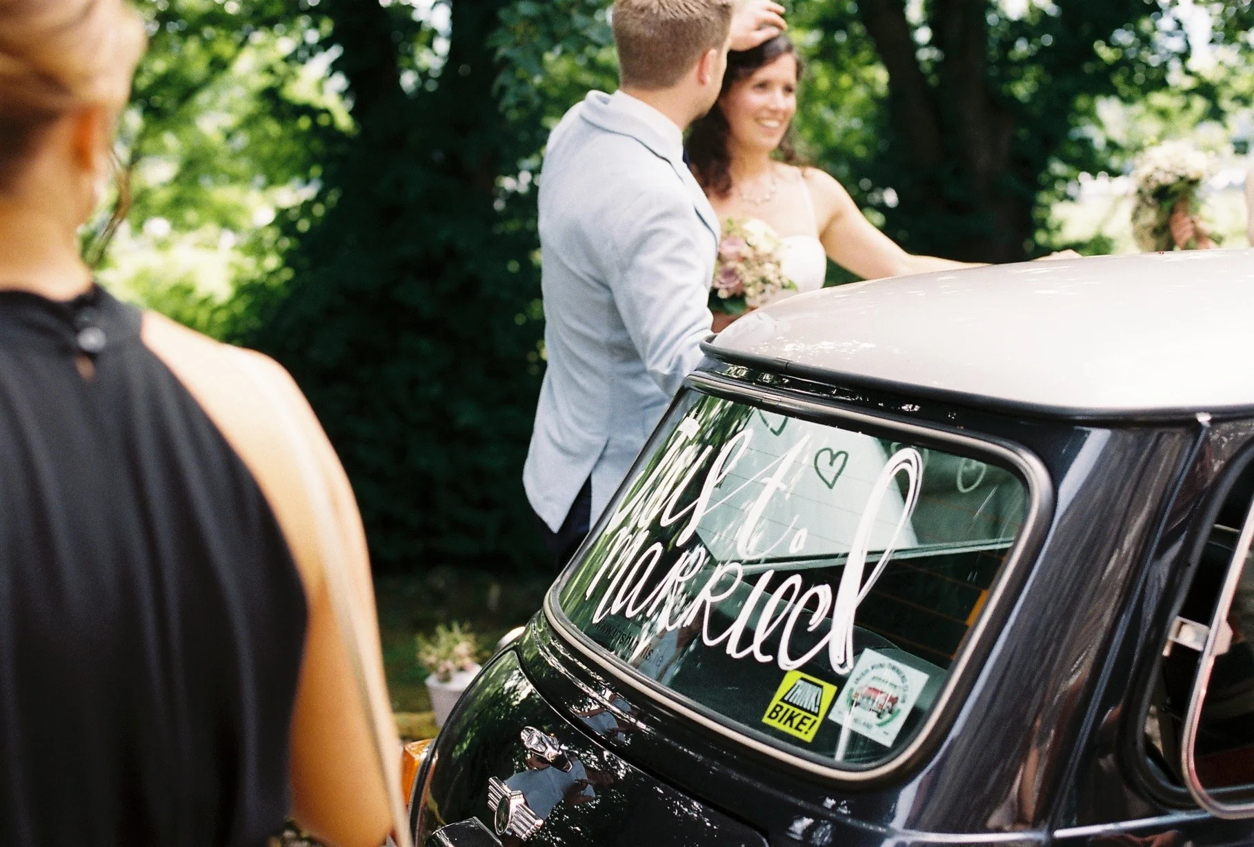 vintage-mini-wedding-car