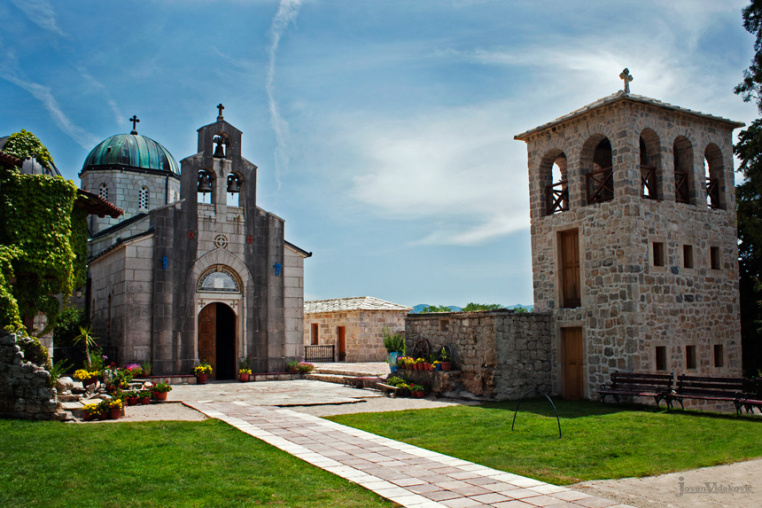 Manastir Tvrdoš autorska prava © 2010 Jovan Vidaković