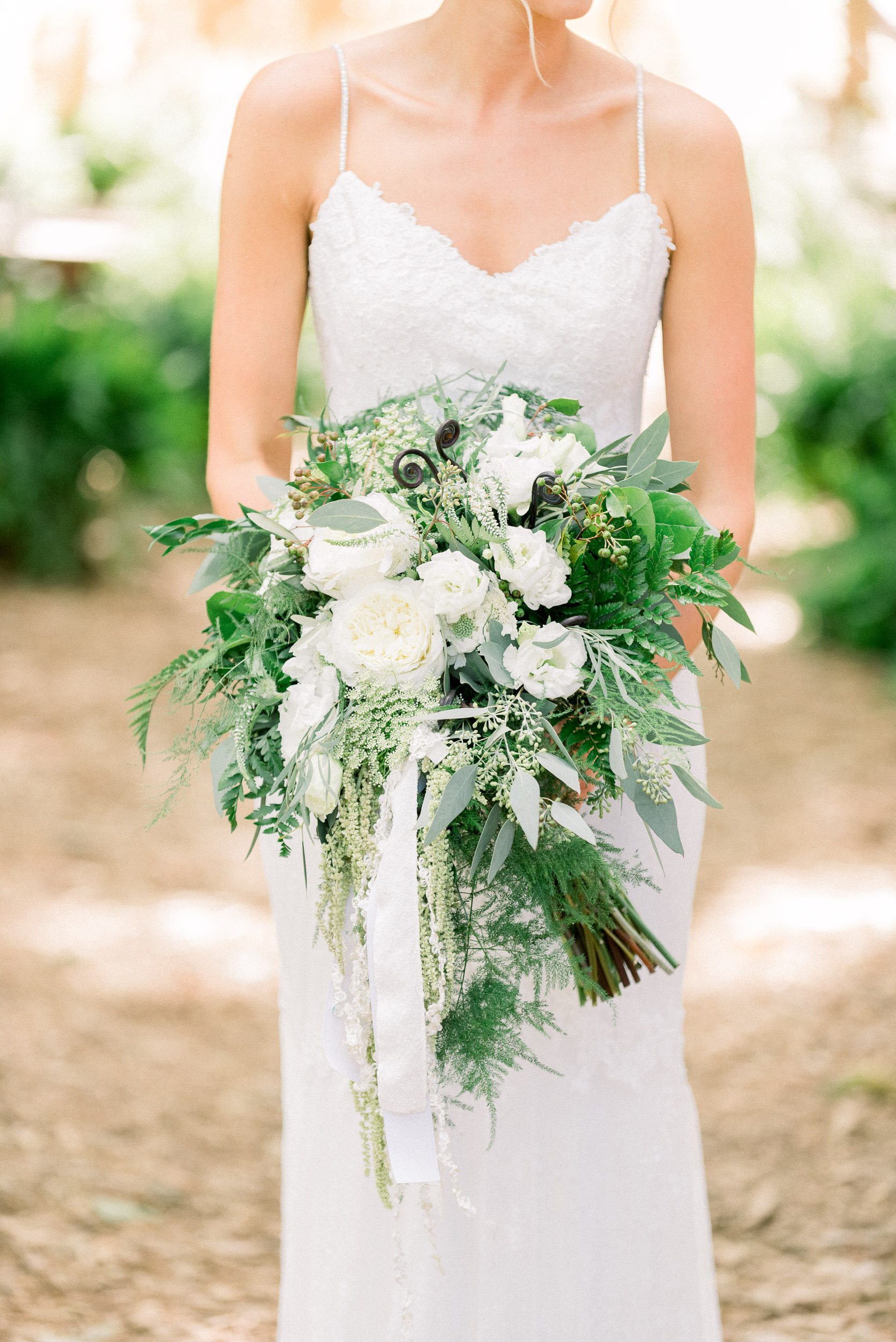 swan barn door-Wisconsin Dells-Wisconsin-Wedding-Photos-01.jpg