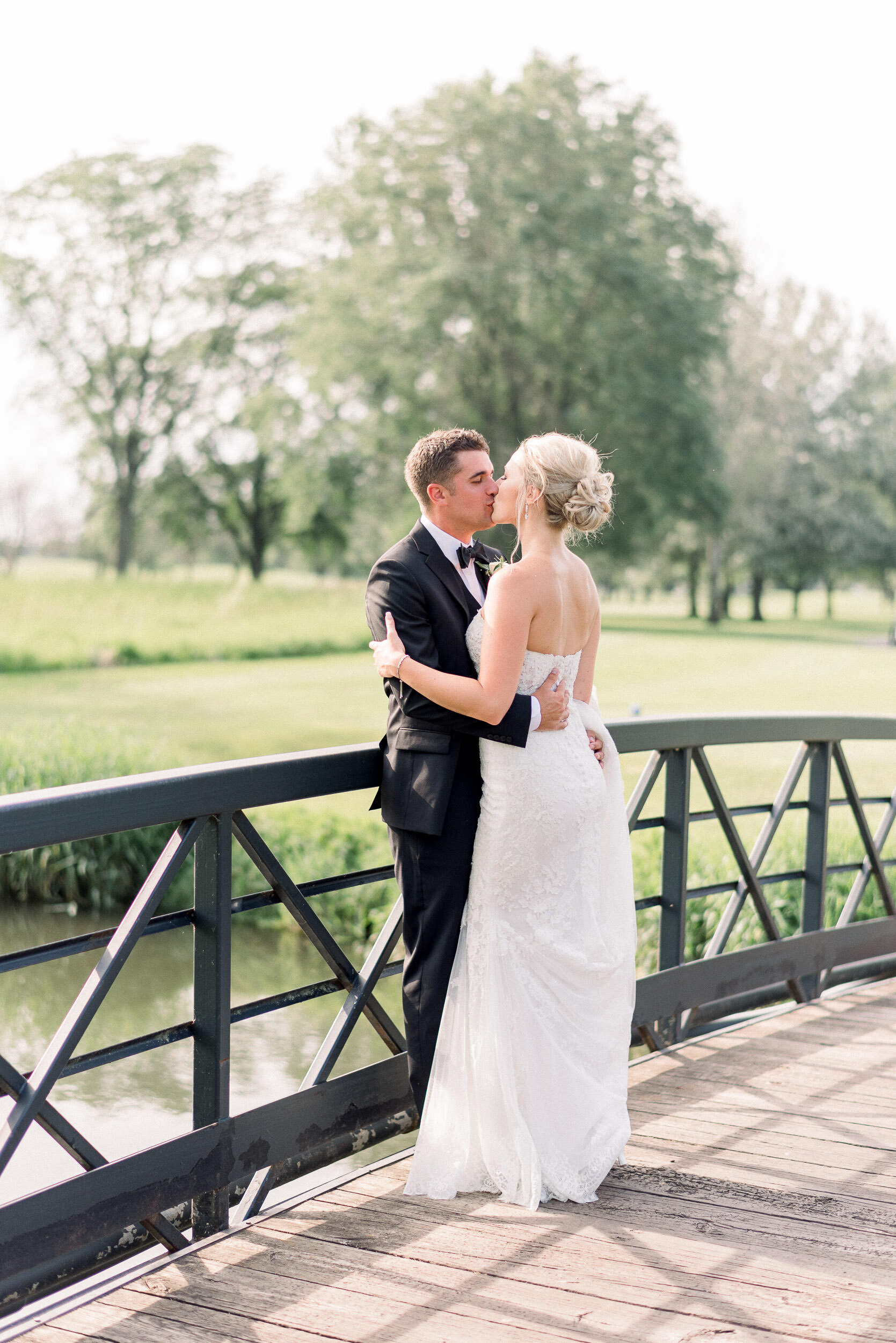 Lake Windsor County Club-Windsor-Wisconsin-Wedding-Photos-Bride_and_Groom-150.jpg