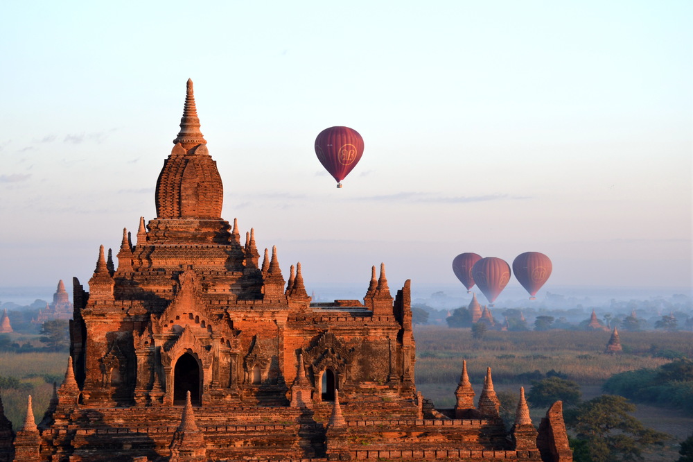 Balloons_over_Bagan_004.jpeg