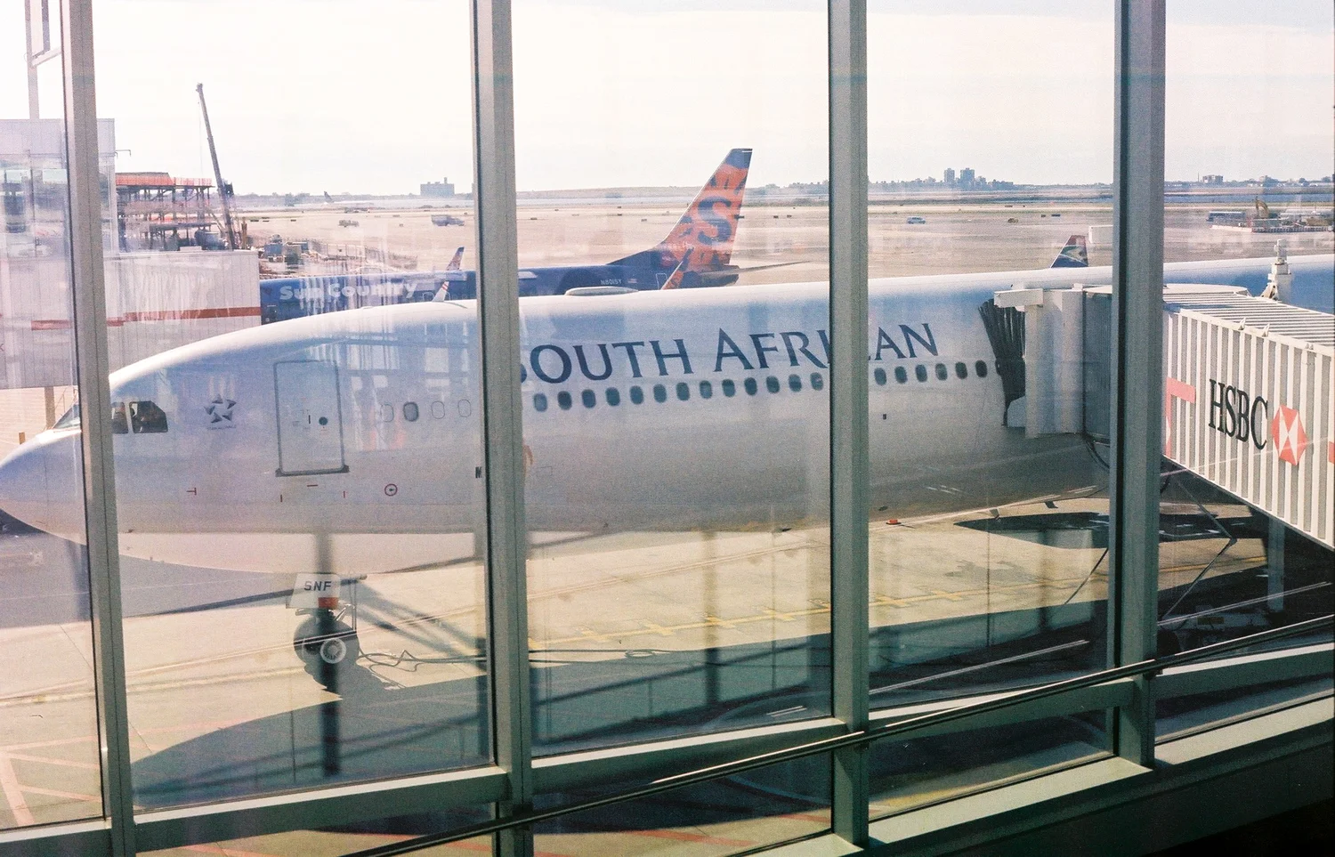 TRAVEL SMARTER: A FEW TIPS FOR BOOKING CHEAPER AIRFARE