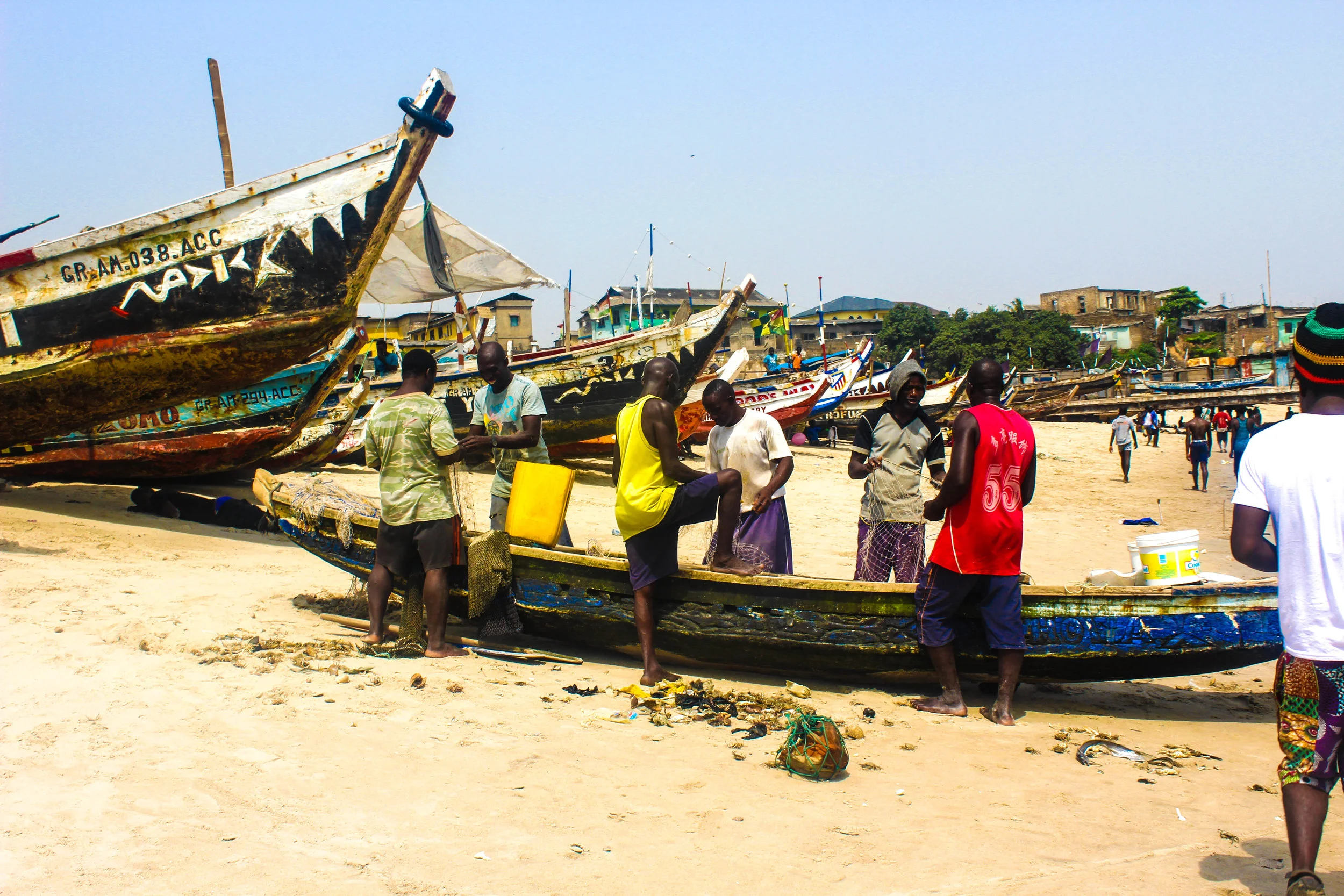 Guys working on boat.jpg