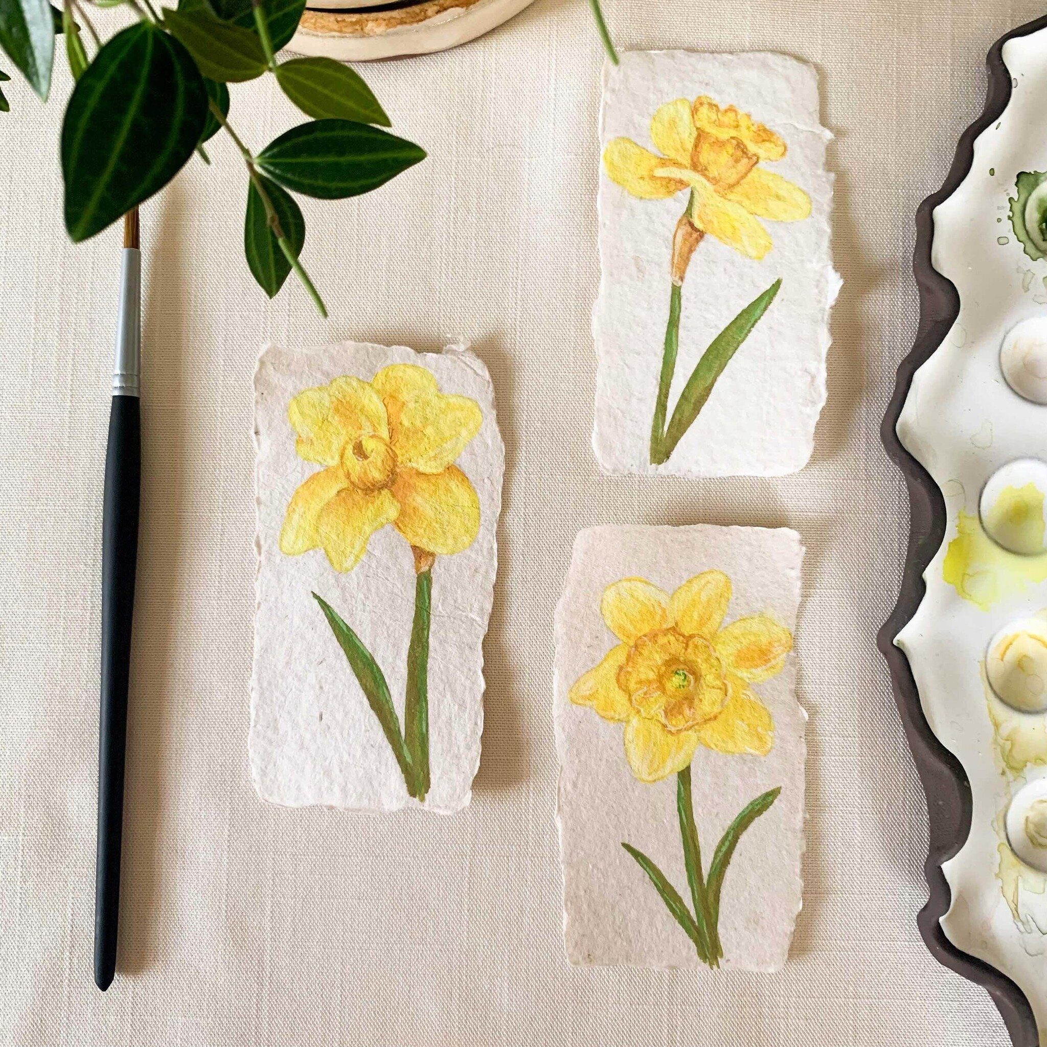 Daffodils in gouache on handmade paper. Would look beautiful hanging together in pressed glass frames.
.
Materials:
Arteza Goauche paints,
Handmade paper from @farmette.co .
.
#daffodils #springflowers #springinbloom #yellowflowers #handmadepaper #go