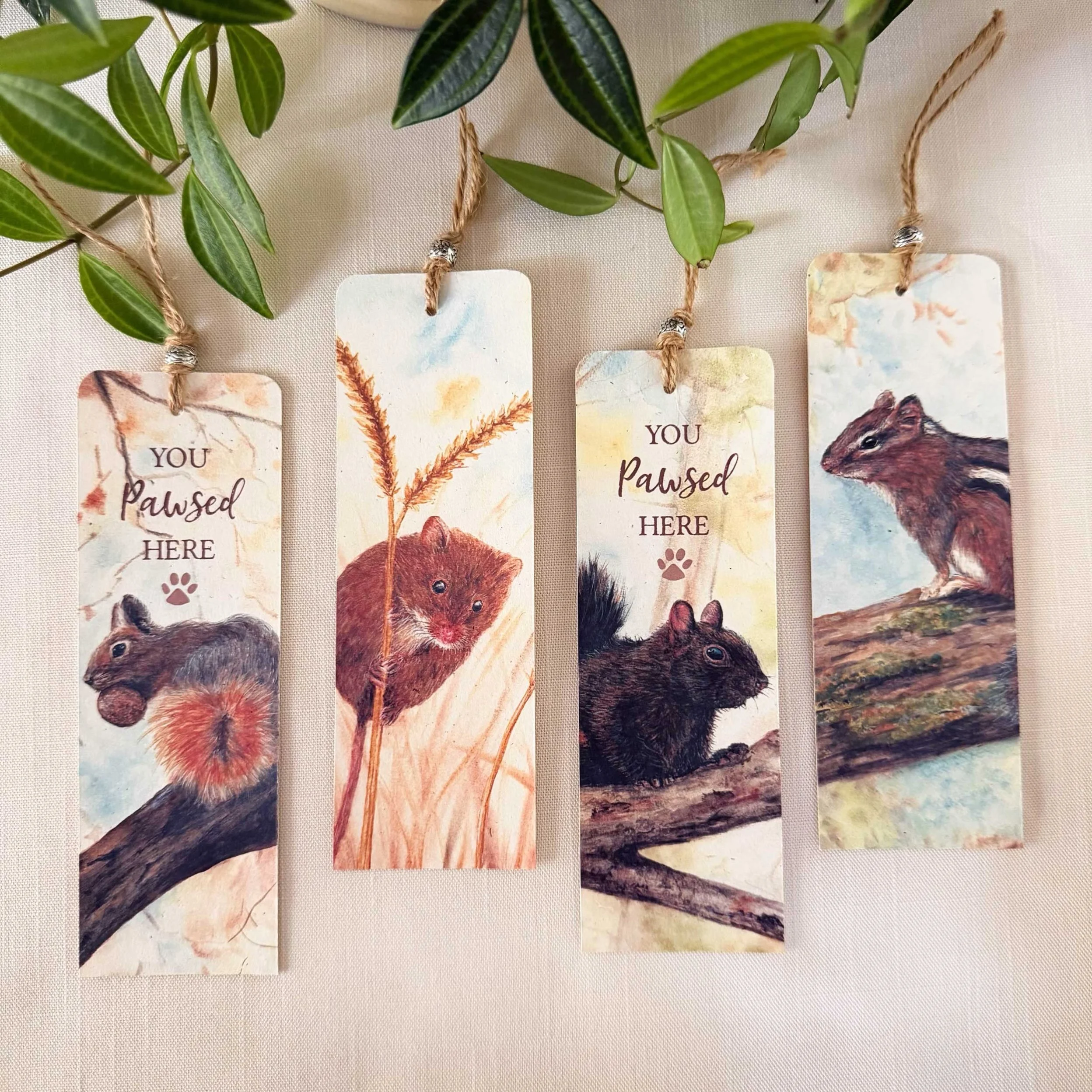 The New Autumn Collection is now available on my website (link in bio). Featuring the original paintings, art prints, folded notecards, greeting cards, and these cute bookmarks.
#woodlandanimals #stationerylovers #bookmarklove #bookworm #woodlandwate