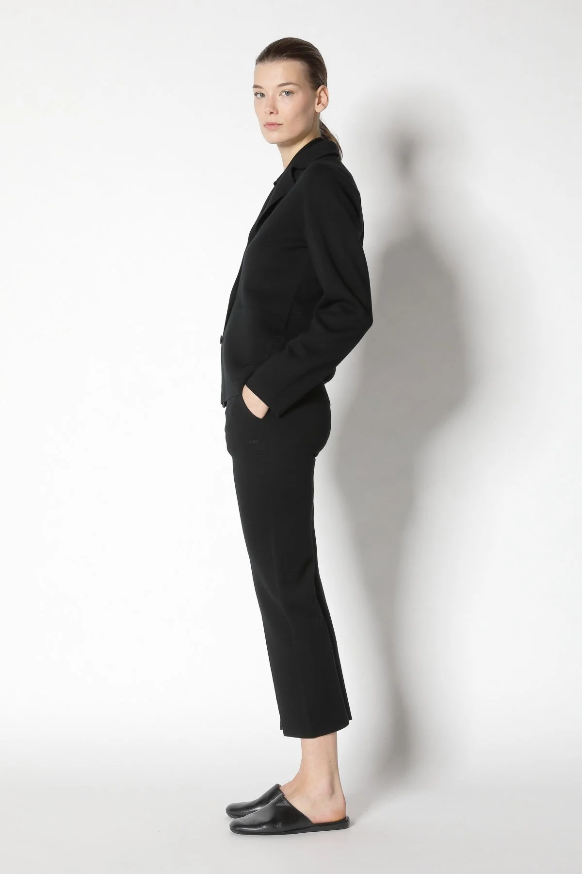 23046_Black_1884.JPG