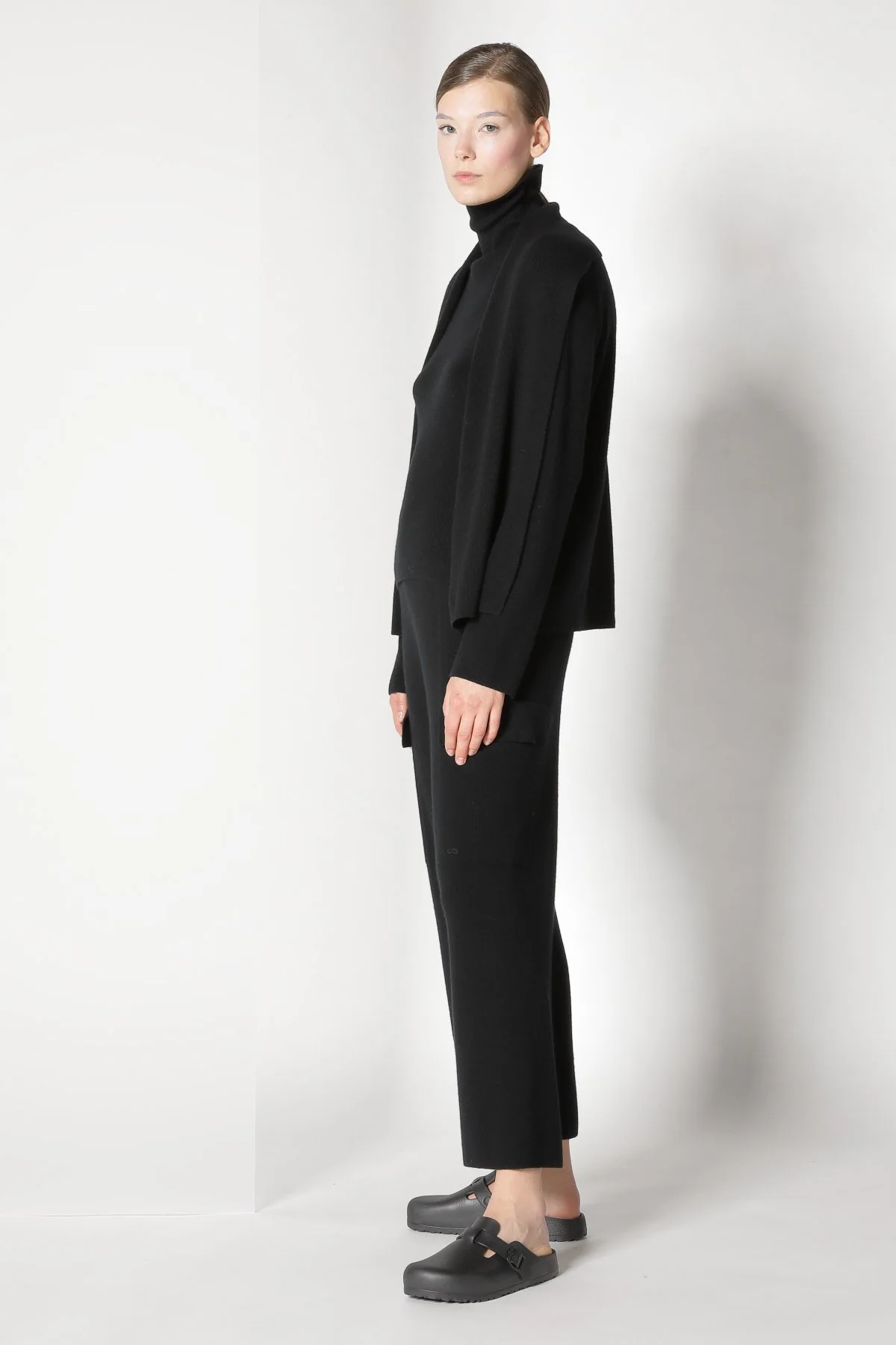 21018_BLACK_5153.JPG