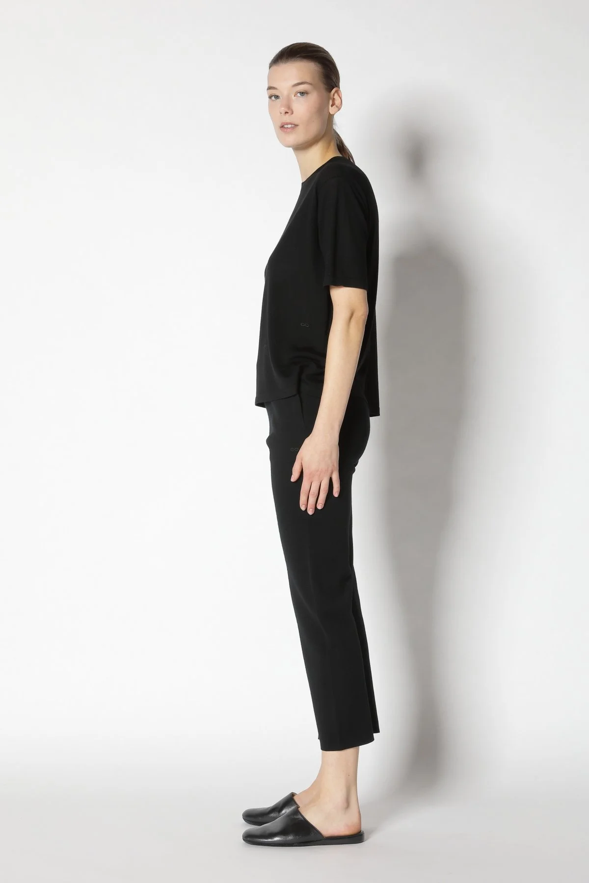 23037_Black_1850.JPG