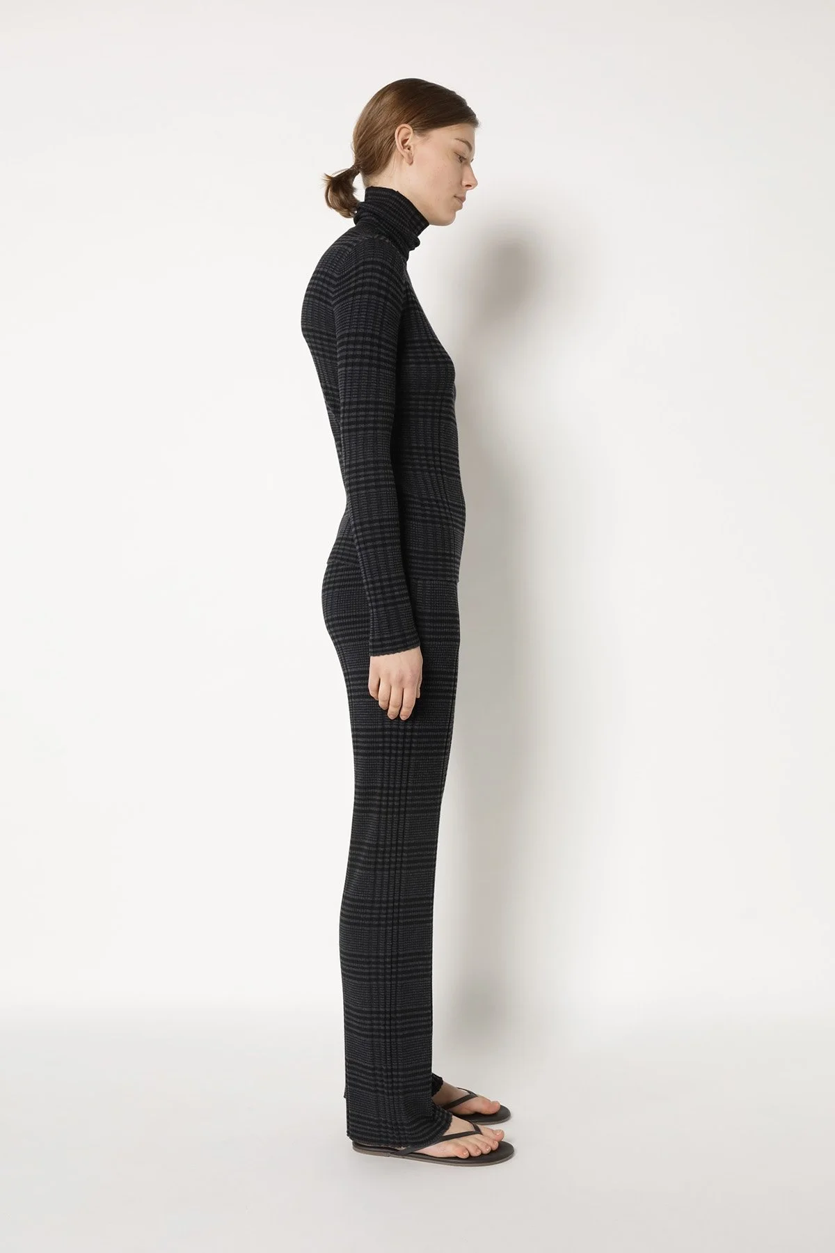 25037_ANTHRA + BLACK_5090_web.jpg (Kopie) (Kopie)