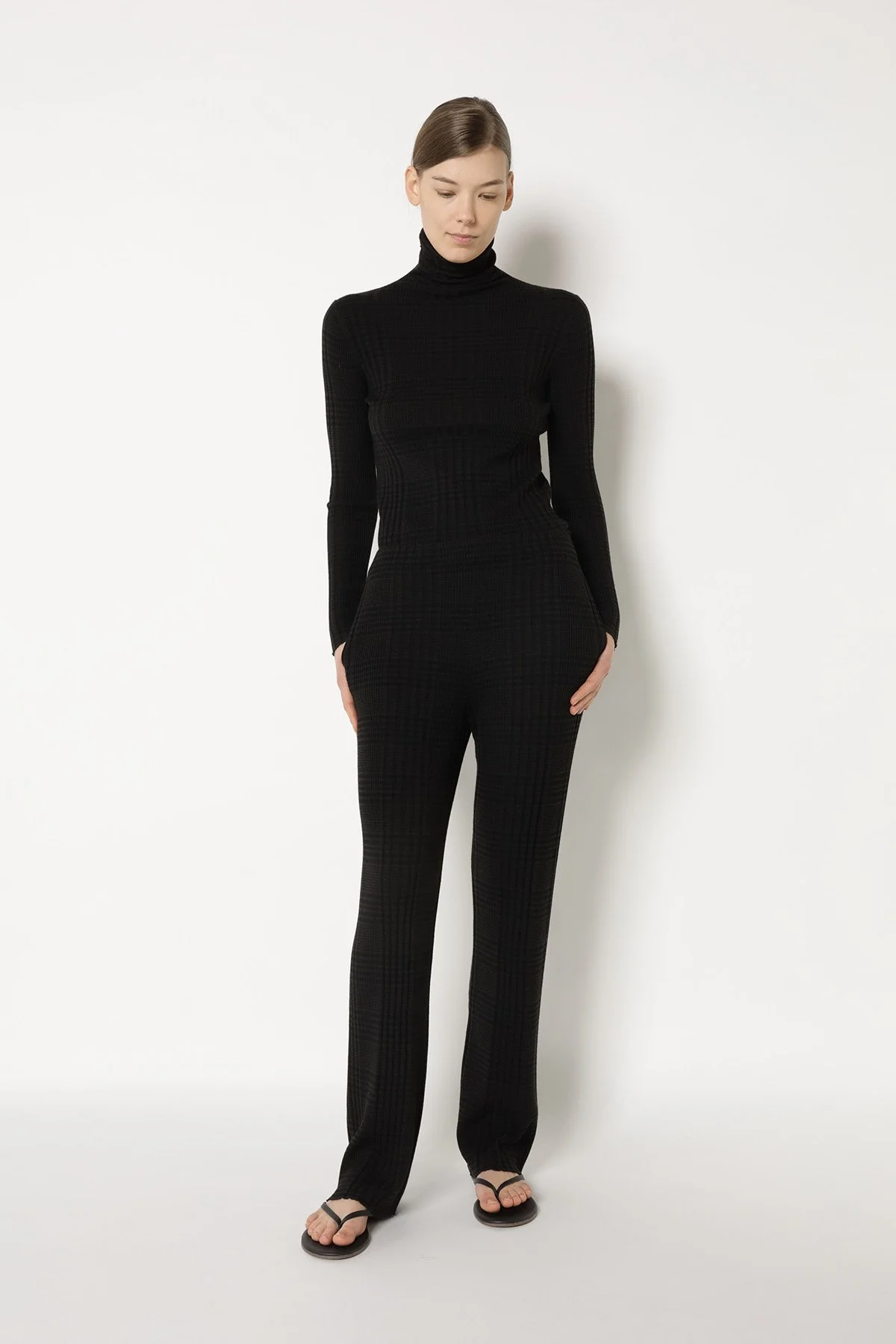 25038_EBON + BLACK_3756_web.jpg