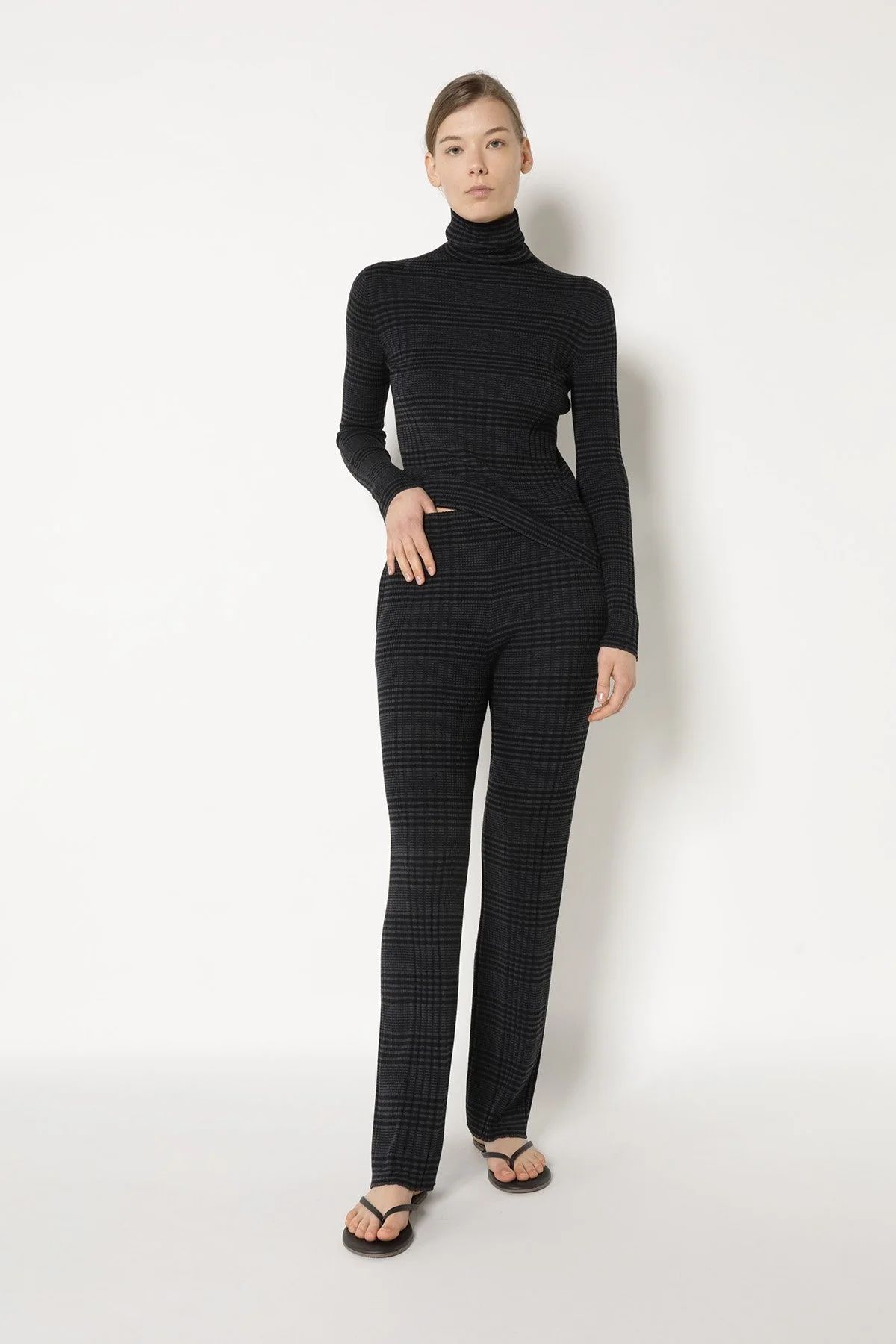 25038_ANTHRA + BLACK_5093_web.jpg (Kopie)
