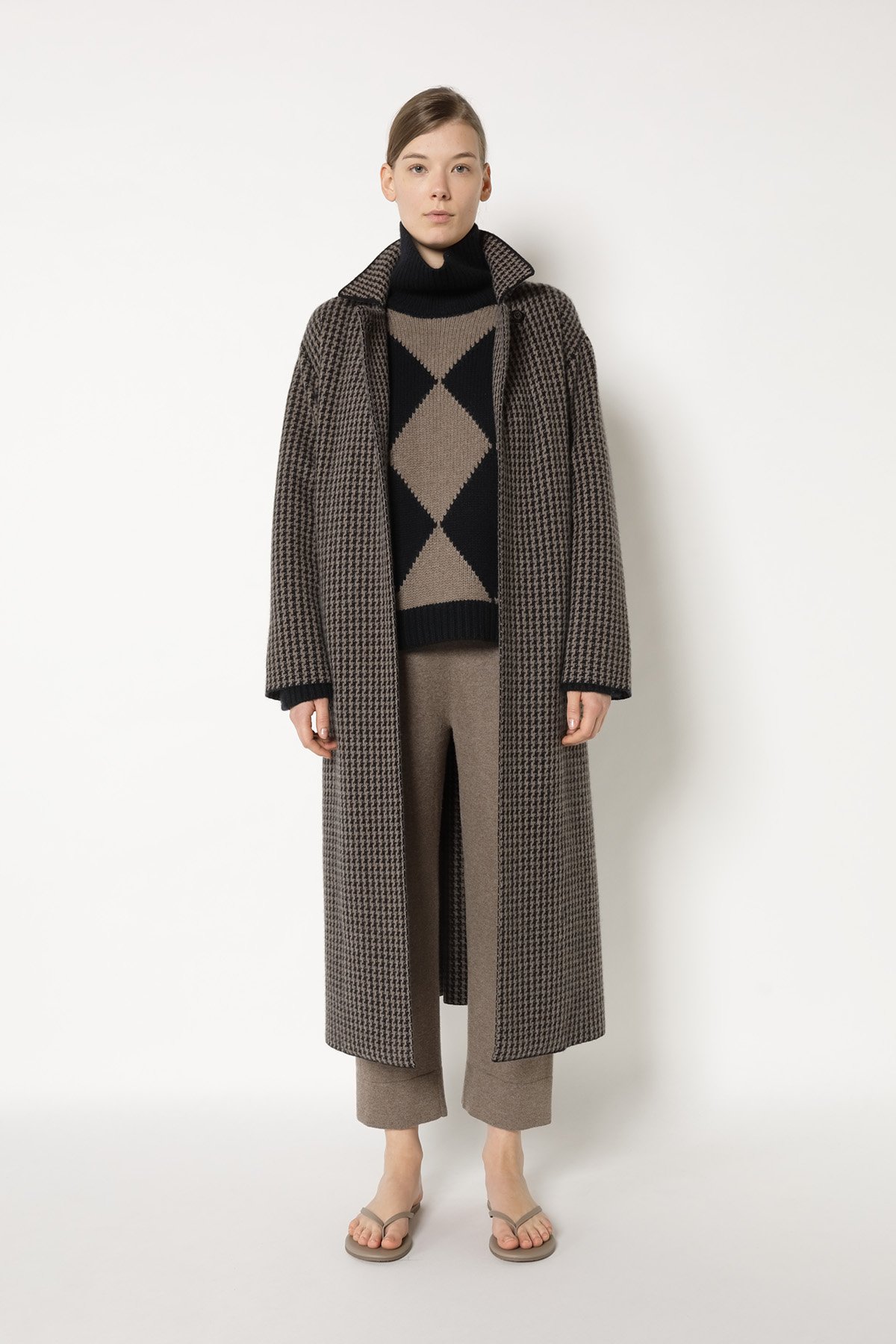 25065_BLACK + WOOD_6388_web.jpg